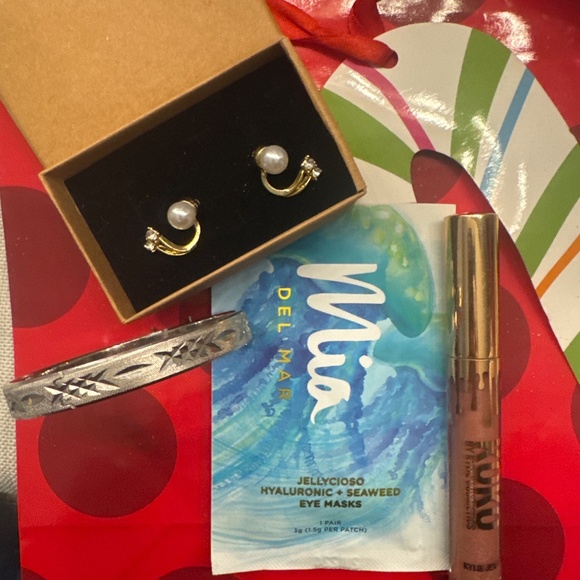 4PC BUNDLE OF JEWELRY/SKINCARE/MAKEUP - Picture 4 of 4